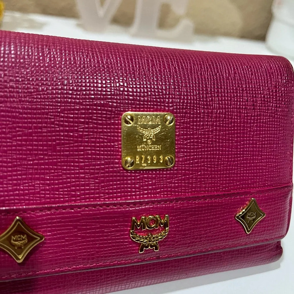 MCM DARK PINK TRIFOLD WALLET WITH MCM CHARM - Picture 9 of 15